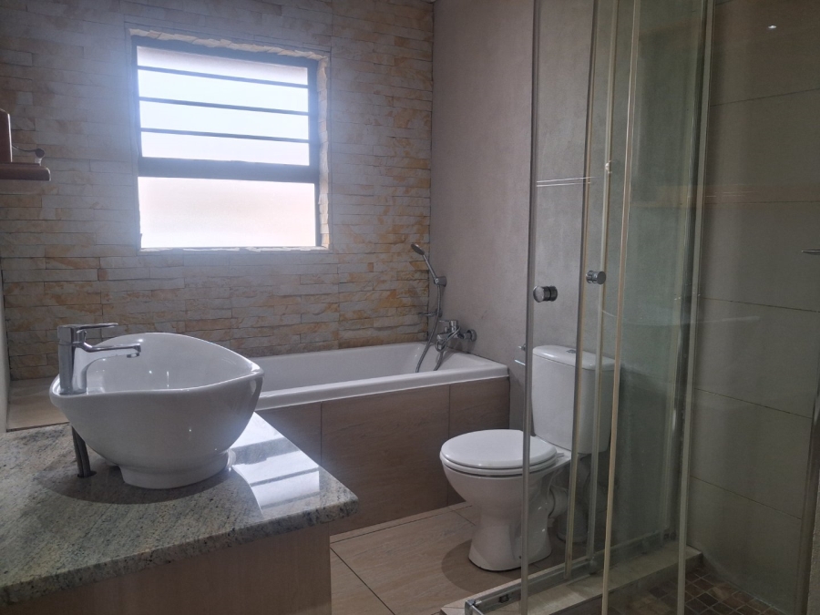 To Let 3 Bedroom Property for Rent in Hillside Free State